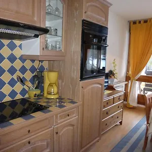 https://crepuscule-11.fr-provencehotel.com